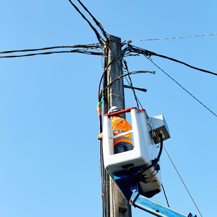 Est-reseaux-pylones-et-poteaux-de-grande-hauteur-carre-7
