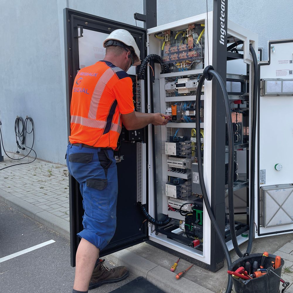 est-reseaux-borne-de-recharge-vehicules-electriques-irve-6